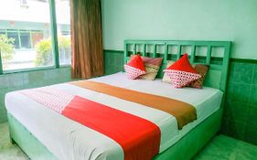 Super Oyo 3098 Hotel Sahabat Baru